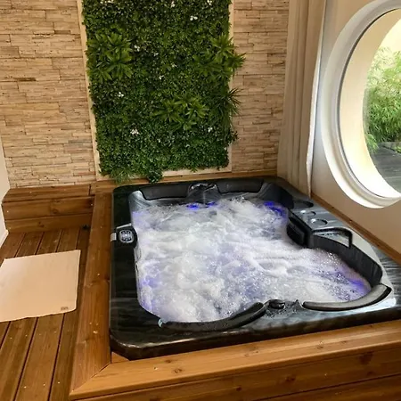Romantique Avec Jacuzzi Privee Messy