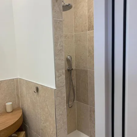 Guest house Romantique Avec Jacuzzi Privee Messy