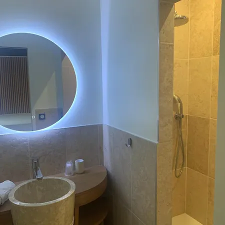 Romantique Avec Jacuzzi Privee Гостевой дом